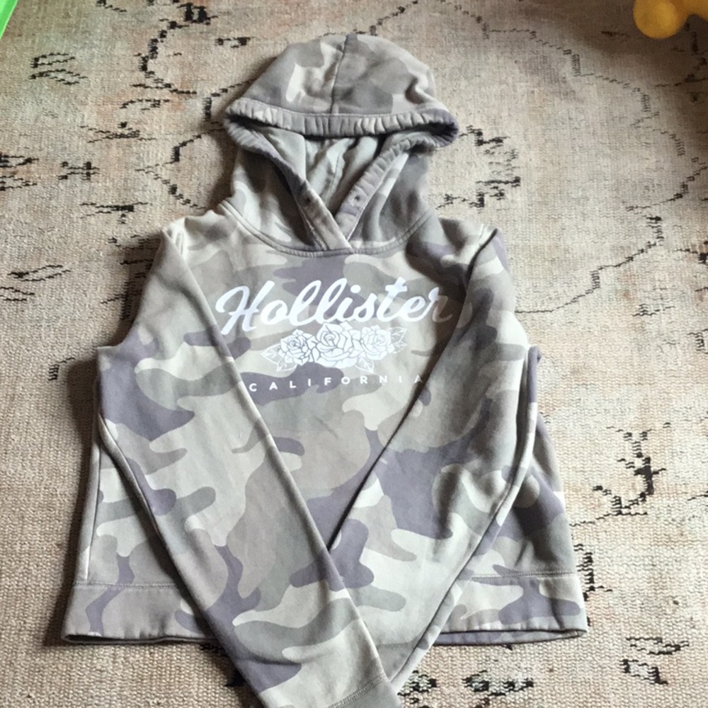 Worn a few times excellent used condition still soft small stain
